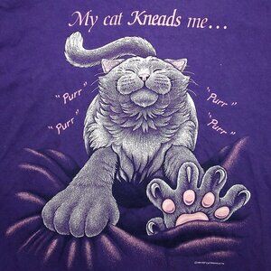 Vintage My Cat Kneads Me Kitten Pun Joke T-Shirt